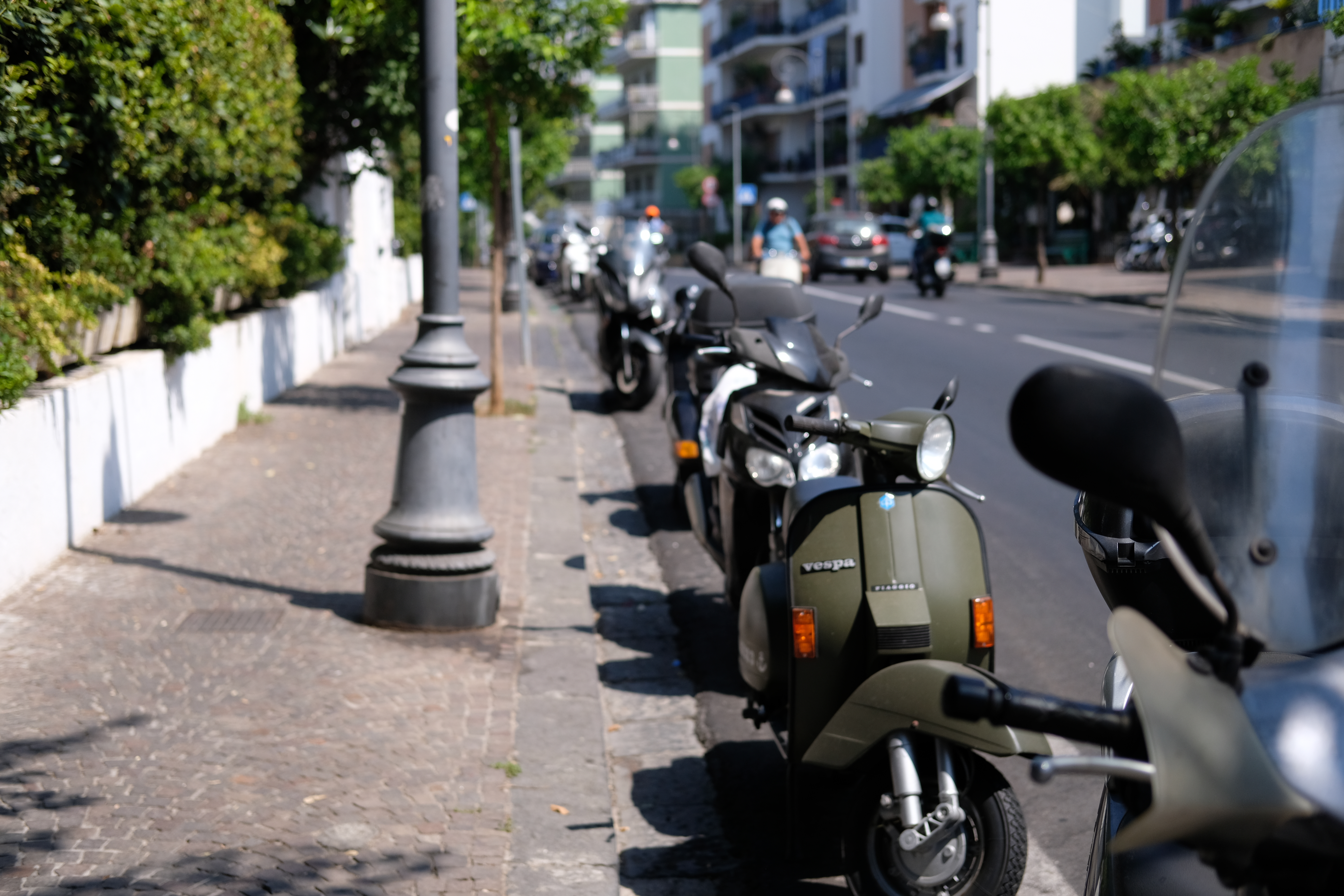 line of vespas